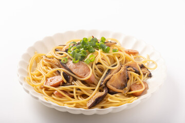 椎茸とウィンナーのバター醤油パスタ