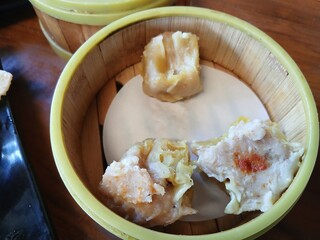 Somay with chicken filling tastes delicious and savory in a unique bowl made of bamboo in a circular shape
