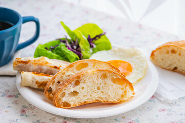 手作りパンで休日のブランチ