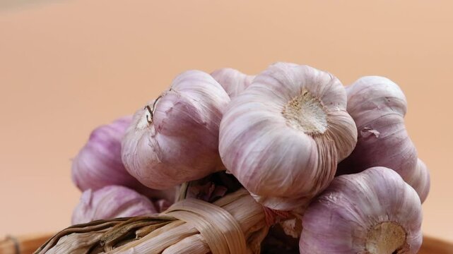 Dried garlic in a basket	