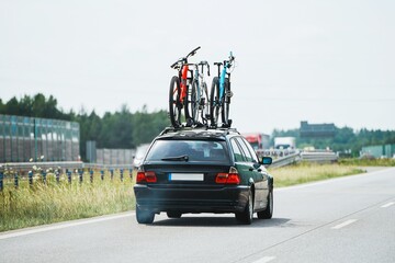 Fototapeta premium Traffic scene with a car carrying bicycles