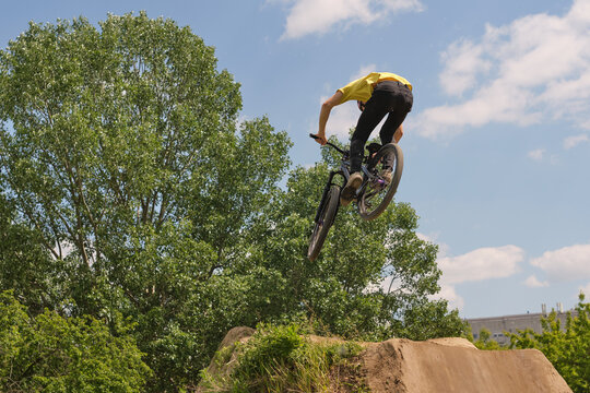 bike, bike jumping, extreme bike sport, Warsaw, boy jumping on bike in skyte park