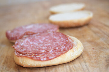 Obraz premium hamburger buns with salami slices