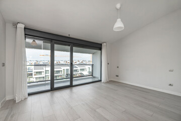 Obraz premium Large glass panels require regular cleaning to maintain their transparency