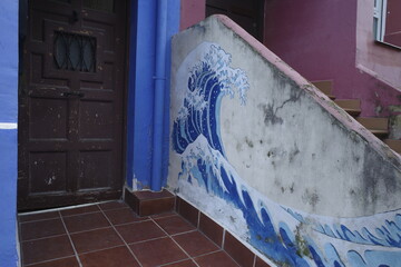Japanese wave graffiti on a wall