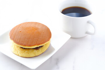どら焼き、淹れたてのコーヒーで、おやつの時間
