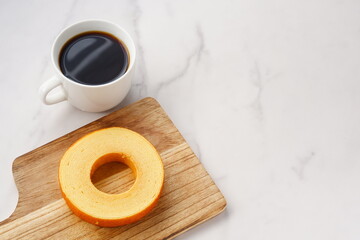 美味しそうなバウムクーヘンと、淹れたてのフレッシュなコーヒーで、とびきりのコーヒーブレイク
