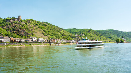 Ausflug mit dem Schiff auf dem Mittelrhein bei Kaub