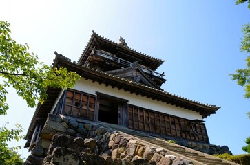 青空の丸岡城 天守閣