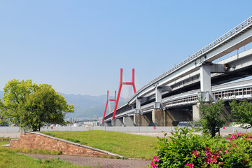 六甲アイランド北公園と六甲大橋