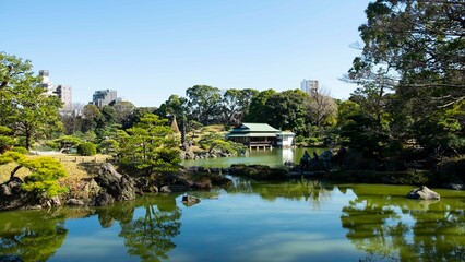 日本、東京、清澄庭園、江東区、都立庭園、池、築山、名石、回遊式林泉庭園、東京都指定名勝、涼亭
