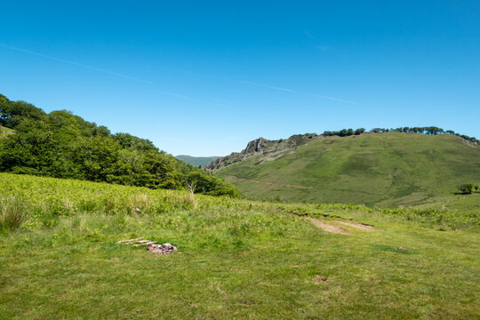 Caminho na montanha Autza em La Rhune no Pa&iacute;s Basco franc&ecirc;s