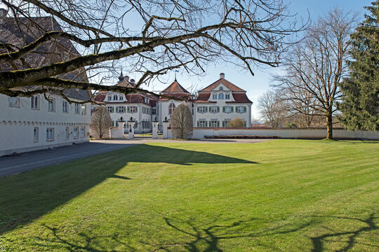 Schloss Rimpach am Fu&szlig;e der Adelegg bei Friesenhofen zwischen Isny und Leutkirch im Allg&auml;u