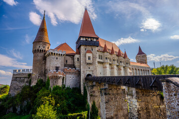Obraz premium Corvin Castle Medieval Gothic Fortress with Towering Spires and Wooden Bridge in Hunedoara, Hunedoara County, Romania