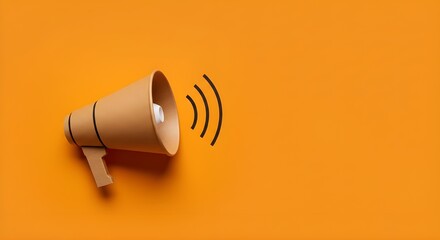 Recomienda a un amigo. Imagen de concepto empresarial con un megáfono de vaso de papel sobre fondo naranja con espacio para copiar. Anuncio de atención. Diseño minimalista plano.