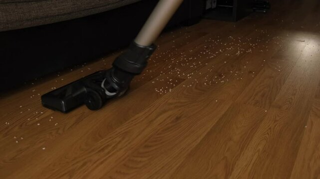Effective cleaning of laminate flooring in an apartment with a vacuum cleaner.
