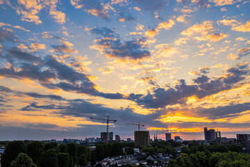 Naklejka premium sunset at the city