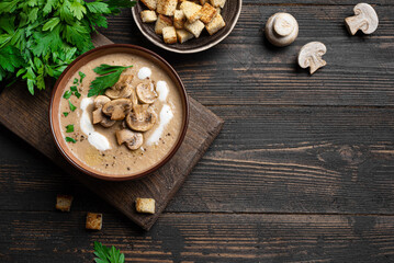 Mushroom cream soup with croutons