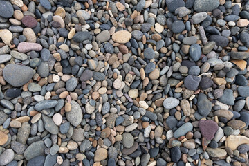 A quarry with pebbles of different colors and sizes, despite the difference in size they are all small