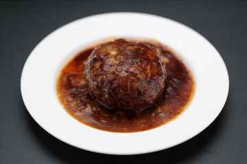 日本のチーズインハンバーグ　やや斜めシャローフォーカス