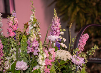 arreglo florar variado en tonos rosado y verde