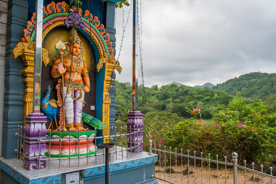 Buddhist temple with Hinduist divinities at the road side, Badulla district, Sri Lanka, Indian subcontinent, South Asia