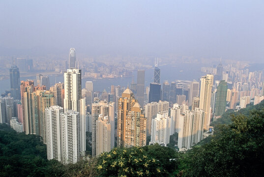 A view from Victoria Peak, looking north over Central district, the harbour and Kowloon, Hong-Kong, China
