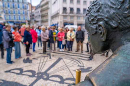 View of sculptures in Praca dos Restauradores in Lisbon city centre, Lisbon, Portugal, Europe