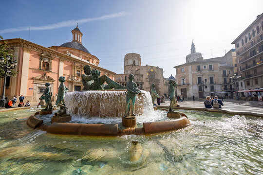 Plaza de la Virgen and the Turia fountain and cathedral in the old town, Valencia, Spain, Europe