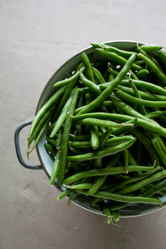 Green beans in a colander 