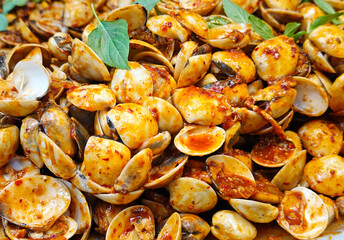 Stir-fried clams with chili paste
