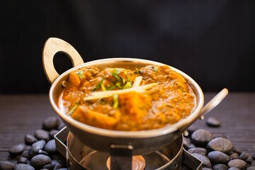 Traditional Indian Tandoori Curry Bow