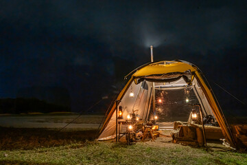 夜キャンプ 薪ストーブ 薪スト ランプ 灯り カッコいい リラックス