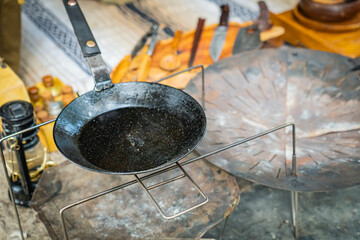 焚き火台 ナイフ 包丁 鉄フライパン ソロキャンプ 無骨キャンプ キャンプ道具 キャンプ画像