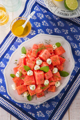 【すいかとモッツァレラチーズのサラダ】すいか。モッツァレラチーズ。ペッパーとオリーブオイル。香り付けにディルとミント。すいかとオリーブオイルの相性の良さに驚きなサラダ。さっぱりと香り良く後味の非常に良い夏のサラダです。