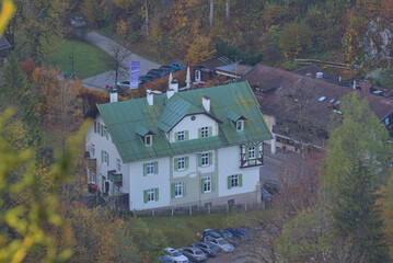  This charming building showcases traditional Bavarian architecture. Its distinctive green roof and white fa&ccedil;ade stand out from the surrounding colorful trees.
