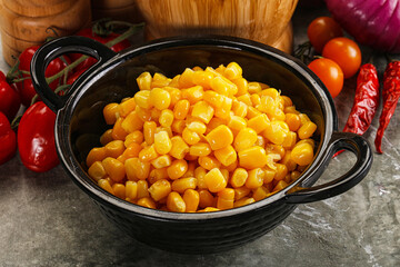 Sweet canned ripe corn grain