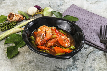 Prawn with asparagus and spices