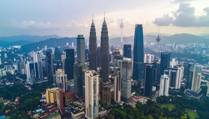 Obraz premium Modern Kuala Lumpur Skyline Under Cloudy Evening Sky