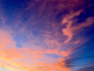 Obraz premium sky at sunset with pink, orange, purple, blue, and turquoise clouds and violet hues