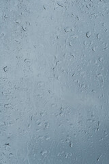 Gouttes de pluie sur une vitre – Plein cadre