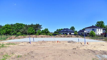 Residential homes with modern facade. Terraced family homes in newly developed housing estate. The real estate market in the suburbs. New single family houses in a new development area. 