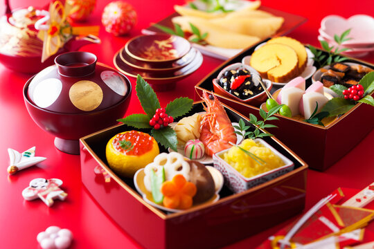 【おせち料理】新年をお祝いするお正月。食材ひとつひとつに健康や繁栄の願いが込められたおせち料理。