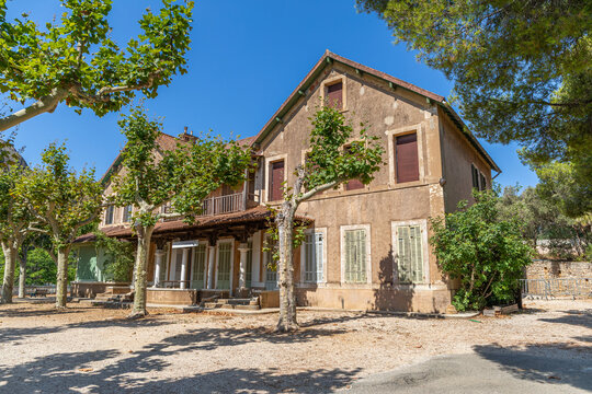 Bastide du Mugel, c&oelig;ur historique et v&eacute;g&eacute;tal du Parc du Mugel, &agrave; La Ciotat, dans les Bouches-du-Rh&ocirc;ne, France