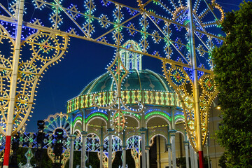 Magia Notturna a Lizzano (Taranto, Puglia): Piazza Illuminata per la Festa Patronale di San Pasquale