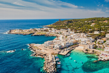 Obraz premium Estate in Salento: Il Mare Blu e Cristallino di Santa Caterina - Nardò, Puglia, Italia