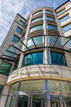 Paris, France - 29 mai 2025: Fa&ccedil;ade du b&acirc;timent abritant le si&egrave;ge de l'Autorit&eacute; des March&eacute;s Financiers (AMF), autorit&eacute; administrative fran&ccedil;aise charg&eacute;e de la r&eacute;gulation des march&eacute;s financiers