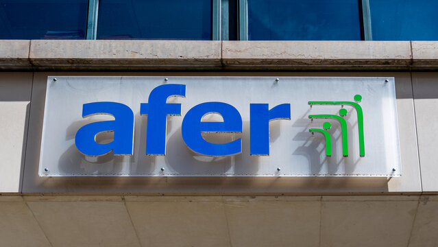 Paris, France - 29 mai 2025: Enseigne et logo sur l'immeuble abritant le si&egrave;ge social de l'AFER (Association fran&ccedil;aise d'&eacute;pargne et de retraite), importante association d'&eacute;pargnants fran&ccedil;ais
