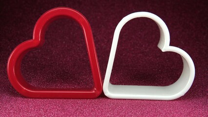 Biało czerwone kształty serca - symbole miłości © tomo81