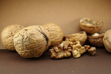 Nasiona orzecha włoskiego w twardej łupinie